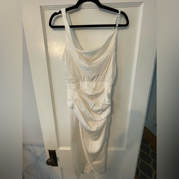 Boutique Dress - Picture 2 of 4